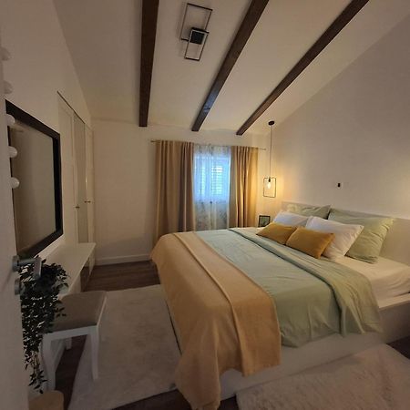 Apartman Pojine Gabonjin Exterior photo